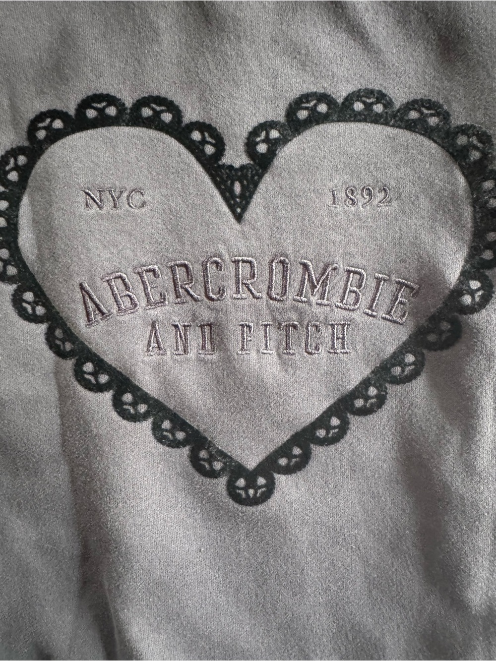 Abercrombie & Fitch Gray Heart Embroidered crew neck girls